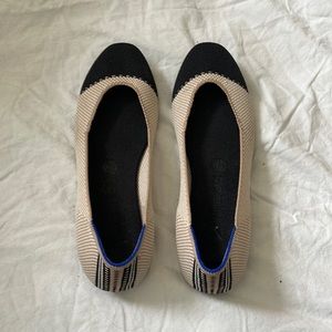 Beautiful rothys cream and black shoes size 9